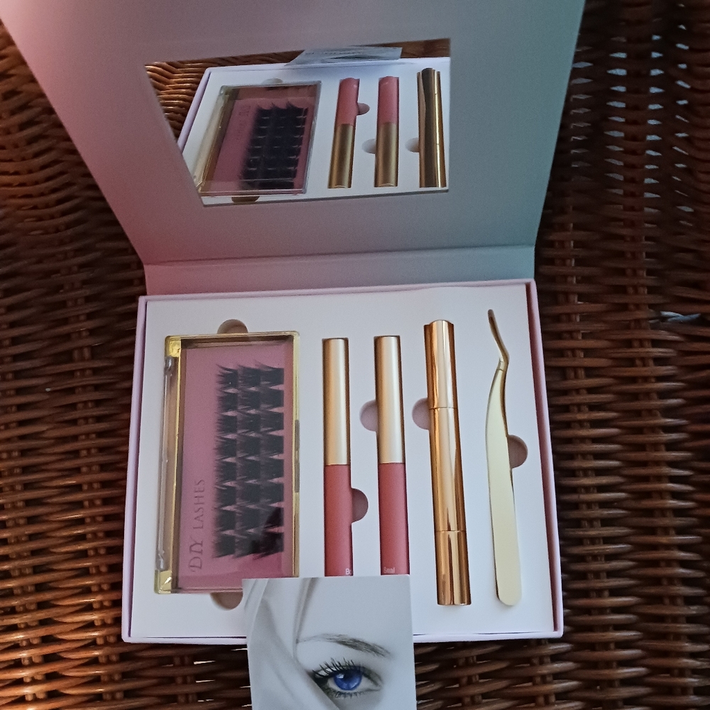 Lavish Lashes Total kits